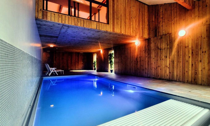 Longfaye House | Idyllic Holiday Home with Pool Near Park and Ski Area