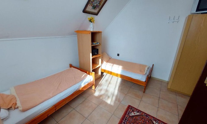 Tapolca House | Cozy Malom Tavi Vendégház with Private Beach & Ocean View