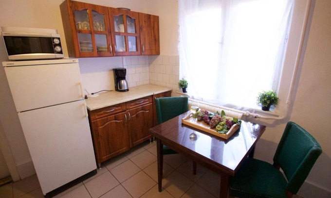 Tapolca Apartment | Cozy Malomtavi Vendégház: Oceanfront Retreat for Everyone