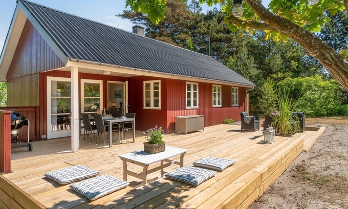 Oster Somarken House | Relax at "Malou" - Oceanfront Retreat Steps from the Sea