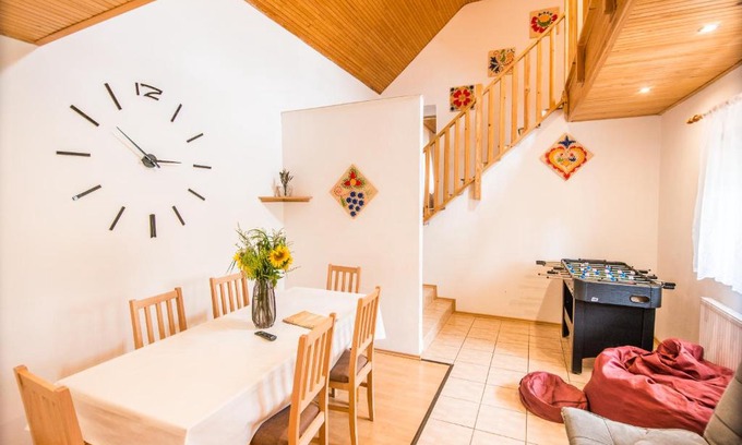 Dolni Dunajovice House | Inviting Malovaný dvůr: Top-Rated with Oceanfront Pool
