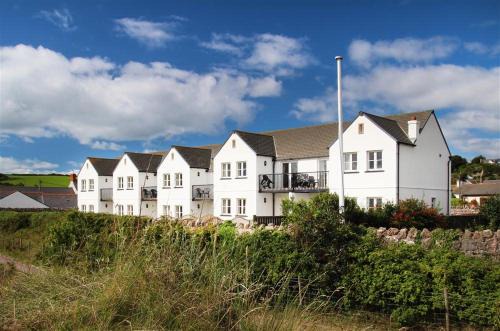 Horton House | Discover Malt Cottage: Family & Pet-Friendly Retreat