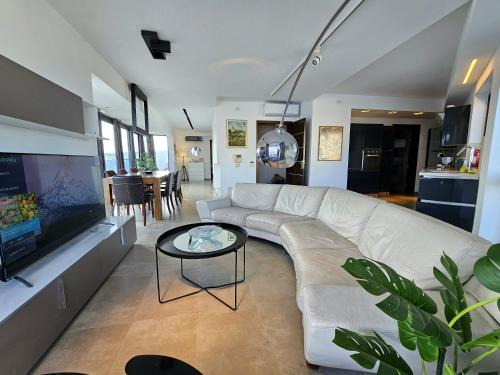 Misra Miel Apartment | Spacious Malta Penthouse with Unique Terrace - Sleeps 8