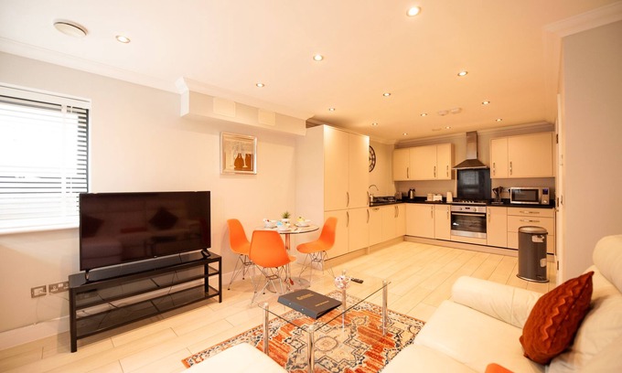 Reading Apartment | Malthouse Court - 1-Bed, 1-Bath with Terrace