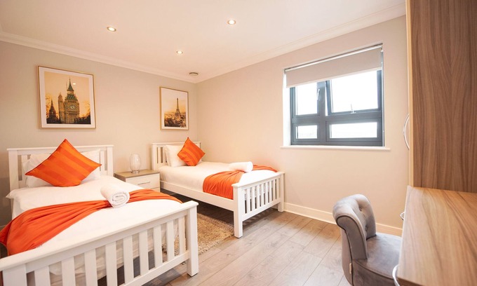 Reading Apartment | Exceptional Flat 14: Premier Penthouse with Balcony