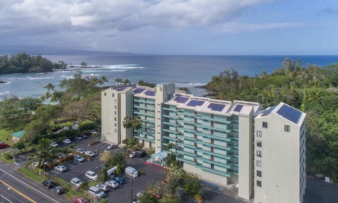 Hilo Apartment | Guest Rated 9/10: Maluhia Kahakai Condo with Pool & Breakfast