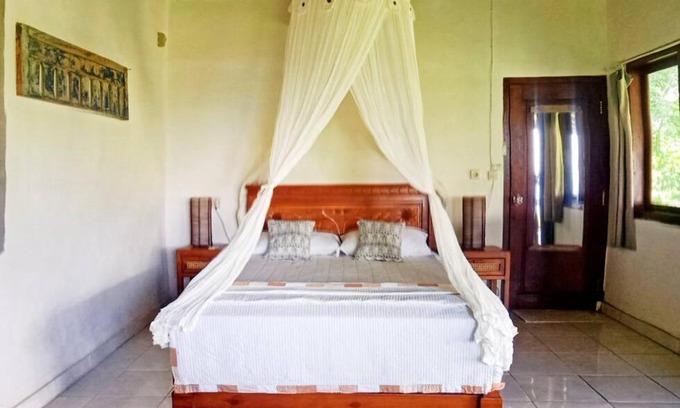 Sekongkang House | Cozy Maluk House: Child Friendly with Pool Access