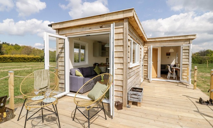 Coleford Cottage | Experience Comfort at Malvern View Lodge with Family Amenities