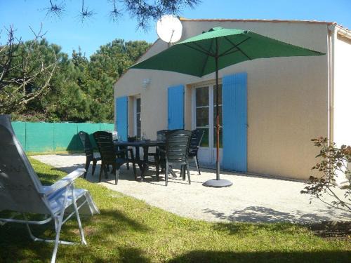 Le Grand-Village-Plage House | Tranquil Mamaisonaoleron: Oceanfront Retreat for 6