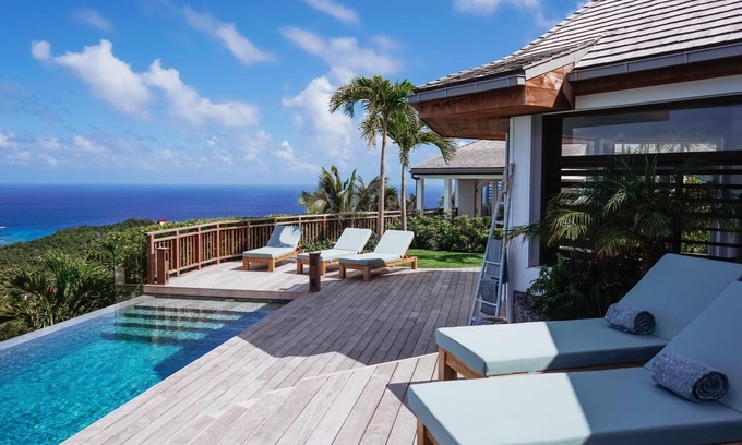 Vitet Villa | Discover Mamiami in Vitet: Modern Villa with Ocean View
