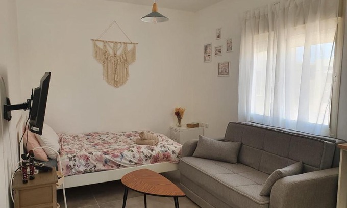 Be'er Ora House | Discover Mamma Roza in באר אורה - Family-Friendly Retreat
