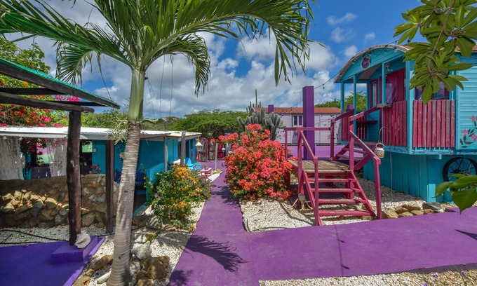 Santa Cruz Bed & Breakfast | Explore Mammaloes: Family-Friendly Hotel with Pool & Spa