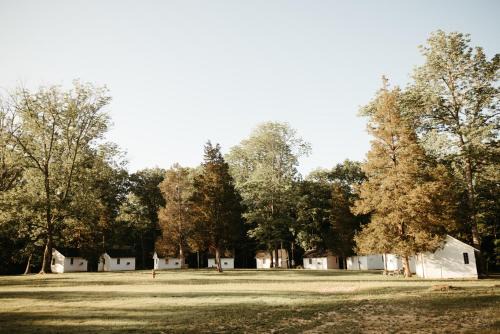 Rocky Hill Hotel | Cozy Mammoth Cave Lodge and Cabins with Pet-Friendly Perks