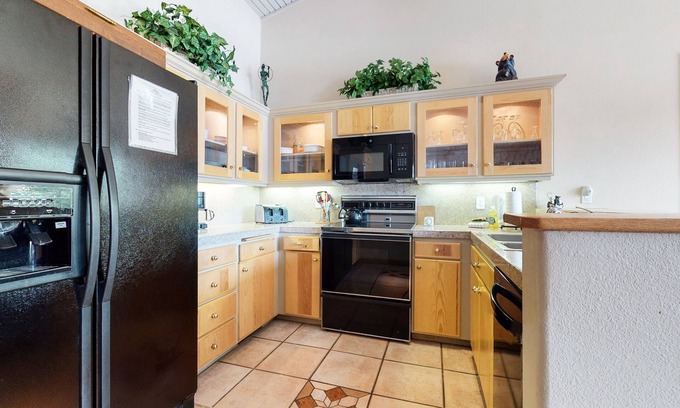 Mammoth Lakes Condo | Mammoth West 137: Deluxe Condo Steps from Canyon Lodge