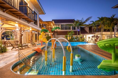 Mae Rim Villa | Exceptional Mana-An Lake Hill Resort Villa with Pool & Hot Tub