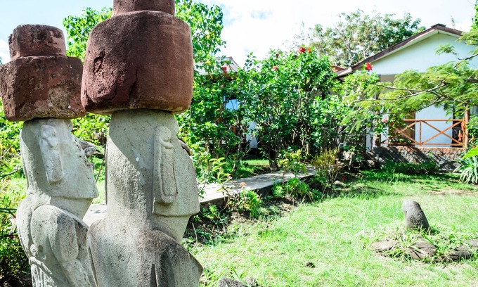 Hanga Roa Apartment | Discover Mana Nui Inn: Oceanfront Escape with Spa & Breakfast