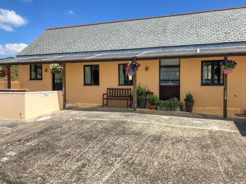 St. Keverne House | Family-Friendly Getaway at Manacle View, 4-Star Comfort