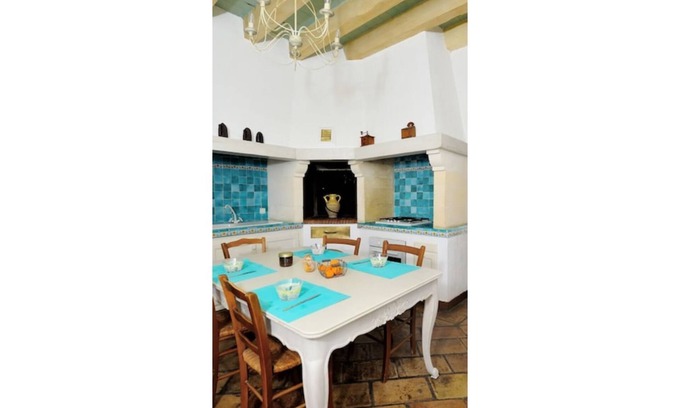 Arles Apartment | Comfortable MANADE BLANC Gîte with Spa & Hot Tub Access