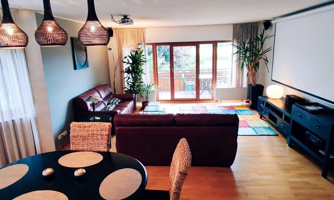 Algolsheim House | Serene Lake View Getaway: Family-Friendly Comfort Awaits