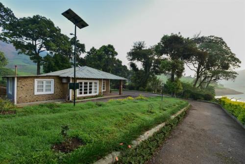 Uttamapalaiyam Hotel | Budget-Friendly Manalar with Pool and Family Amenities