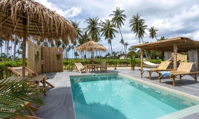 Ko Lanta Villa | Seaside Manao Pool Villa: Steps to the Beach & Pet Friendly