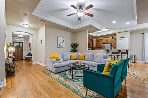 Tallahassee House | Elegant Manassas House: 4 BDR with Patio & Firepit