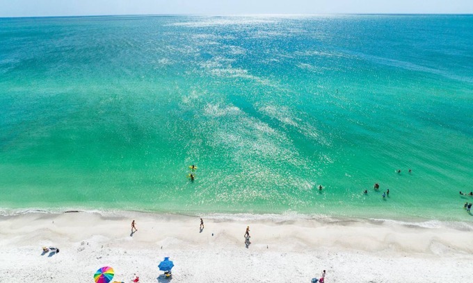 Whitney Beach House | Ideal Getaway: Manatee Hotel Near Anna Maria Island