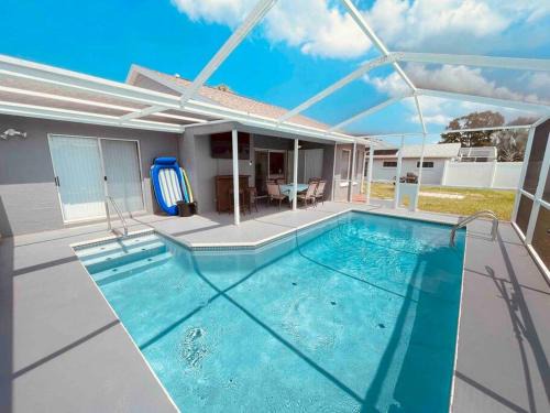 Berkeley Manor House | Guest Rated 10/10: Manatee Oasis Family Fun Pool Home
