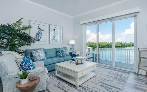 Cape Harbour Apartment | Cozy Manatee Suite at Funky Fish House with Ocean Views