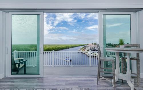 Cape Harbour Apartment | Discover Manatee Suite at Funky Fish House, Cape Harbour