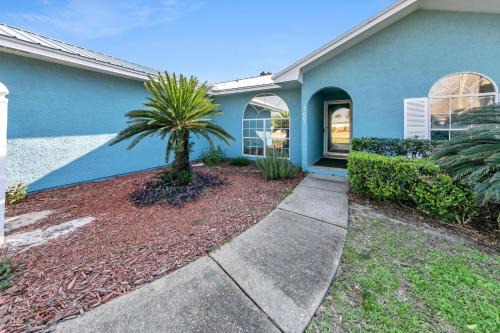 El Centro Beach House | Pet-Friendly Retreat at Manatee Summer House Awaits You