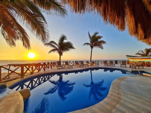 Las Pocitas Hotel | Relaxing Mancora Beach Hotel - Adults Only with Pool & Ocean View