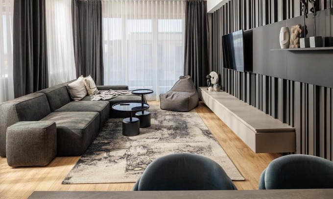 Tractorul Apartment | Mandala Designer Penthouse: Free Parking & Breakfast Included