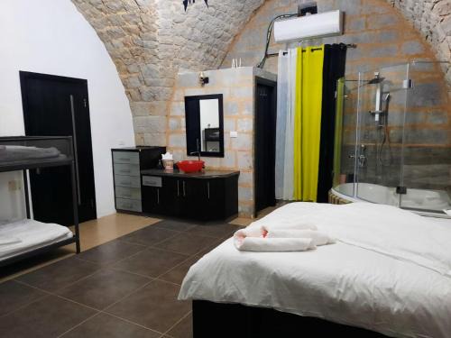 Majdal al-Shams Apartment | Experience Mandala: Pet-Friendly Suite in Mount Hermon