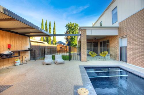 Echuca House | Relax at Mandel on High - Family-Friendly Retreat in Echuca