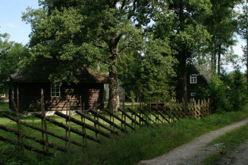 Mandjala House | Discover Mandjala Puhketalu Cottages - Pet & Child Friendly