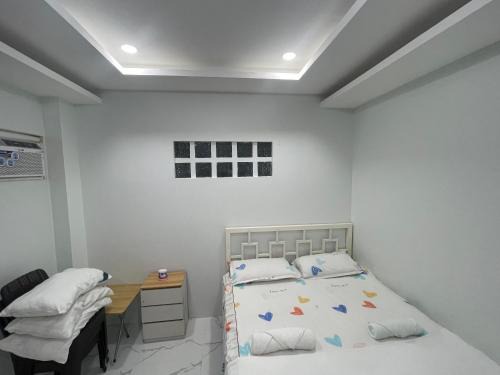 Donsol House | Budget-Friendly MaNelly Guest House with Restaurant & Breakfast