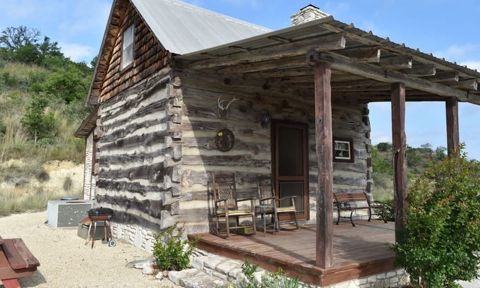 Doss Cabin | Romantic Maner Log Cabin with Kitchen & Breathtaking Views