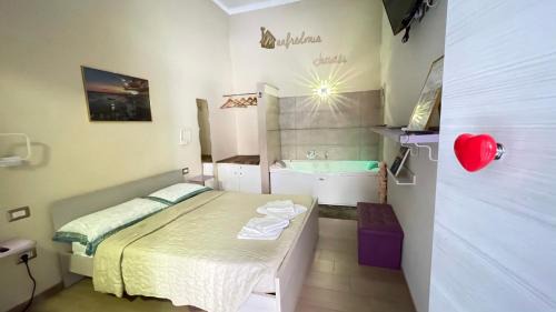 Manfredonia Bed & Breakfast | Relaxing Manfredonia Jacuzzi Retreat with Spa & Pet-Friendly Stay