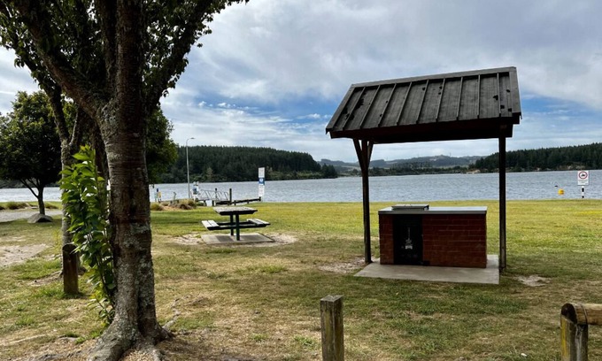 Mangakino House | Mangakino Lake Front: Scenic Views & Steps to Golf Course