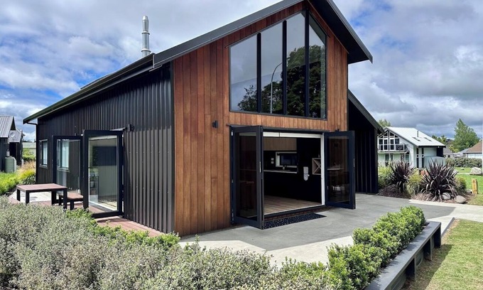 Ohakune House | Idyllic Mangawhero River Chalet with Family-Friendly Amenities