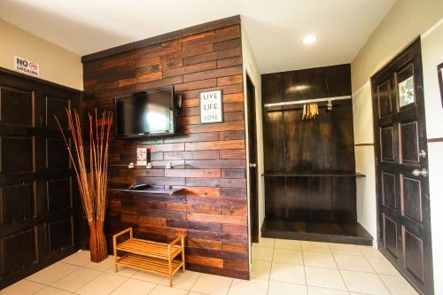 El Palmar Hotel | Discover Manglar Lodge: Family-Friendly with Great Dining