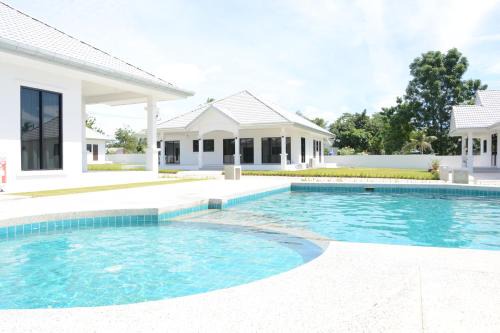 Huai Yang Resort | Beachfront Mango Beach Resort Thailand: Family-Friendly Retreat