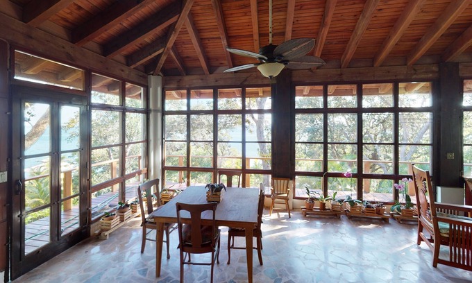 Roatan Resort | Discover Mango Creek Lodge: 10/10 Spa & Restaurant Retreat