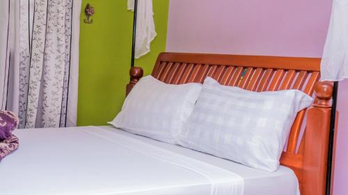 Boma la Ngombe Cabin | Mango Lodge