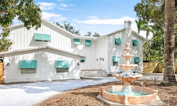 Bradenton House | Impressive 6 Bedroom Suites with Theater & Heated Pool