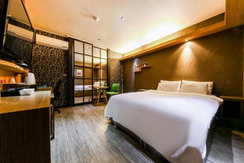 Cheongju Hotel | Convenient Manhattan Hotel with Hot Tub & Pet-Friendly Options