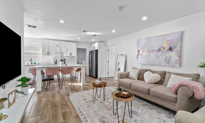 Sun Bay South House | Top-Rated Tampa Stay: Ideal for Families and Pets!
