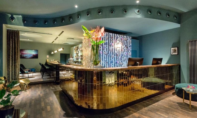 Bahnhofsviertel Hotel | Discover Manhattan Hotel: Pet-Friendly with Delicious Dining