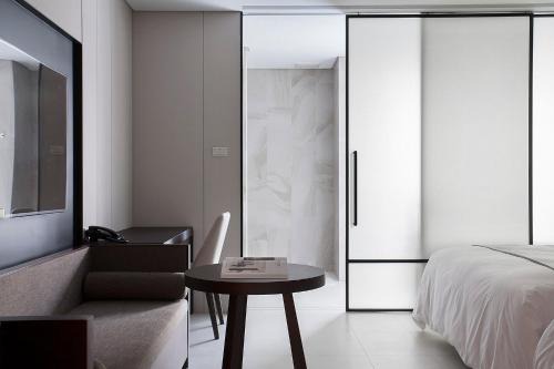 Central District Hotel | Unforgettable Stays at Manho Hotel - Rated 10/10 by Guests